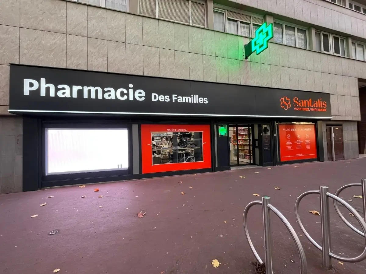 Enseigne de la pharmacie Des Familles
